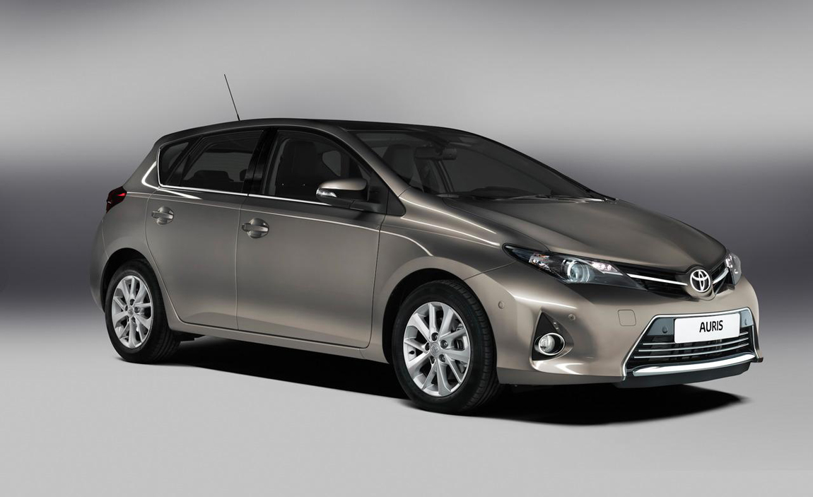 toyota auris gold #2