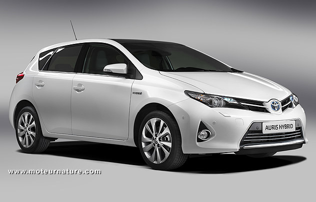 toyota auris gold #4