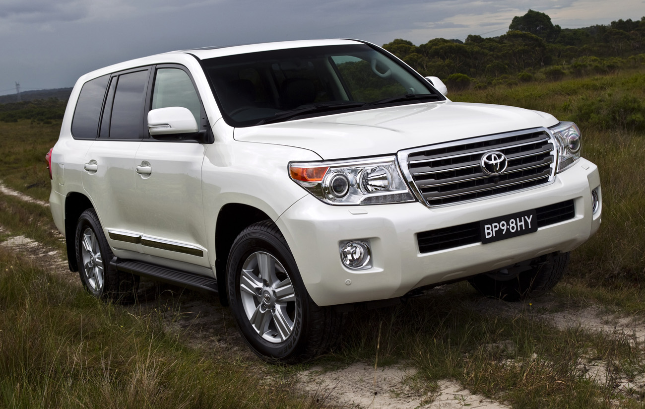 Used toyota landcruiser 200 series for sale in japan